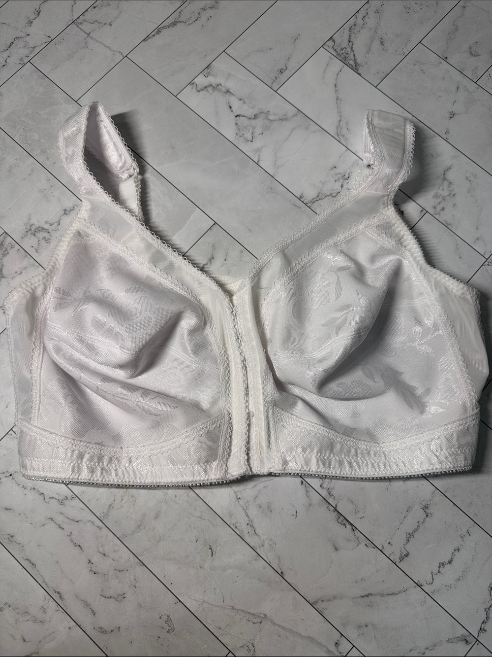 NWT Playtex 18 Hour Side & Back Smoothing Wirefree Bra White 44D